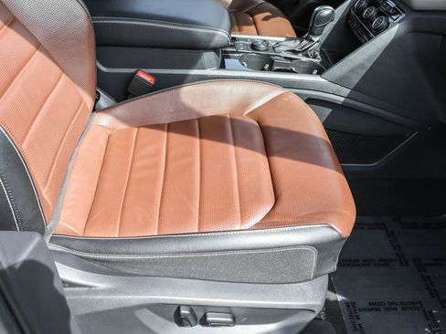 Used 2022 Volkswagen Atlas SEL Premium image 42