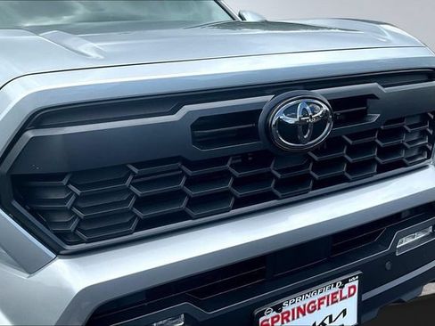 Used 2025 Toyota Tacoma TRD Off-Road w/ TRD Off Road Upgrade Package AWD/4WD image 31