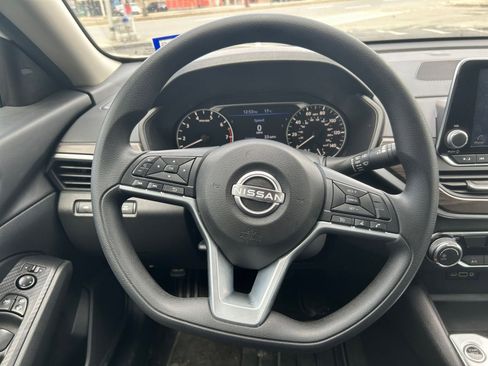 Used 2025 Nissan Altima 2.5 SV image 28