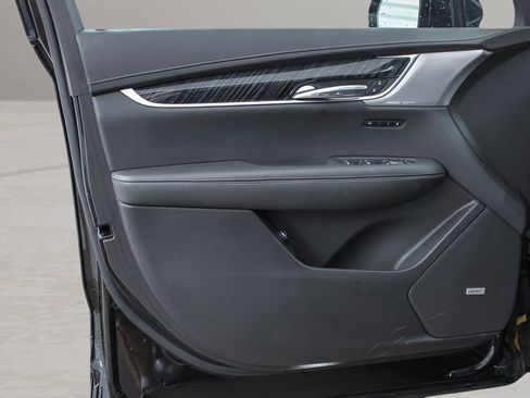 Used 2023 Cadillac XT6 Premium Luxury AWD/4WD image 12