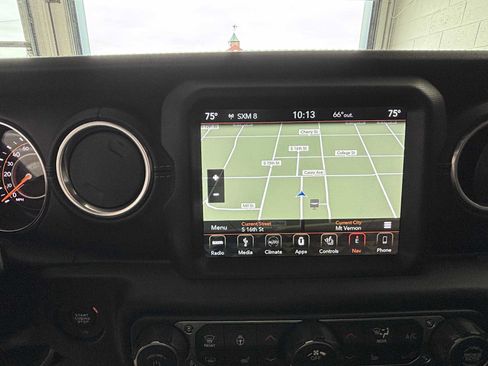 Used 2019 Jeep Wrangler Unlimited Sahara w/ Dual Top Group AWD/4WD image 23