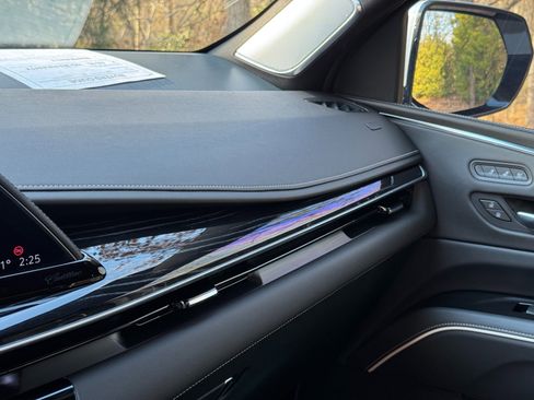 Used 2023 Cadillac Escalade ESV Sport w/ Touring Package image 35