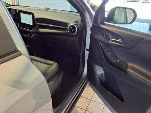 Used 2026 Chevrolet Equinox LT AWD/4WD image 28