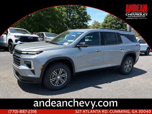 New 2026 Chevrolet Traverse LT w/ Driver Confidence Package AWD/4WD image 1