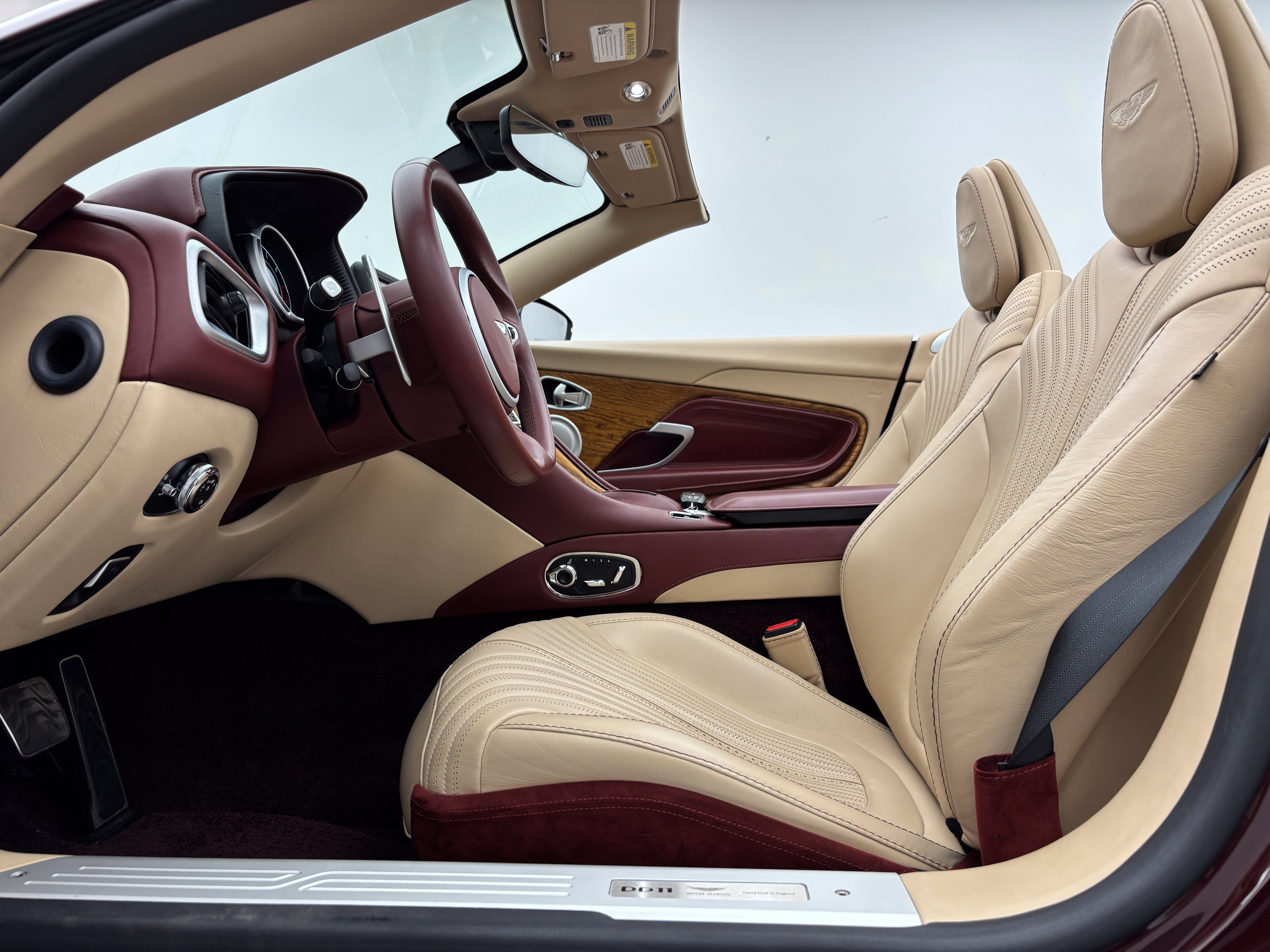 Used 2019 Aston Martin DB11 Volante RWD image 26