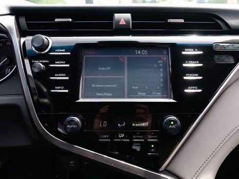 Used 2018 Toyota Camry SE FWD image 14