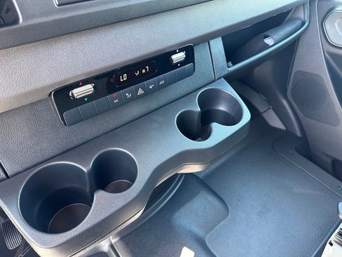 Used 2025 Mercedes-Benz Sprinter 2500 image 17