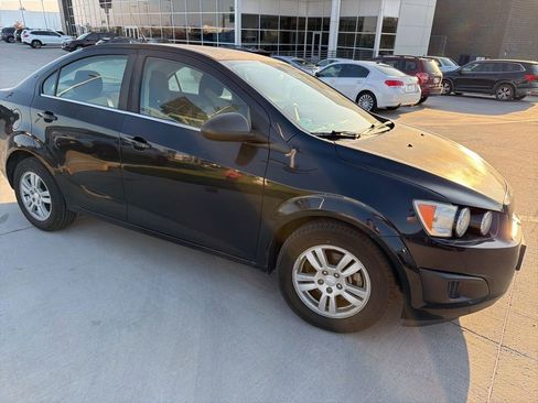 Used 2014 Chevrolet Sonic LT image 2