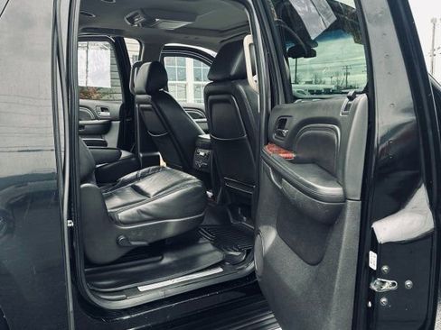 Used 2013 Cadillac Escalade ESV Luxury image 9