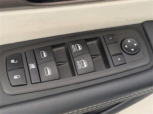 Used 2024 Chrysler Voyager LX image 11