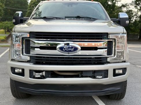 Used 2017 Ford F250 Lariat w/ Lariat Ultimate Package AWD/4WD image 9
