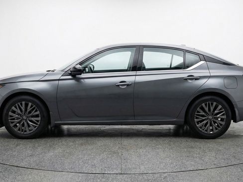 Used 2025 Nissan Altima 2.5 SV FWD image 5