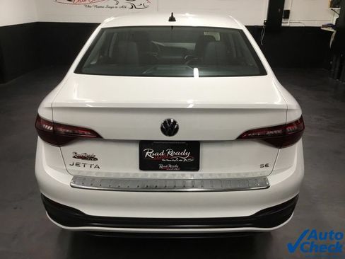 Used 2023 Volkswagen Jetta SE FWD image 9