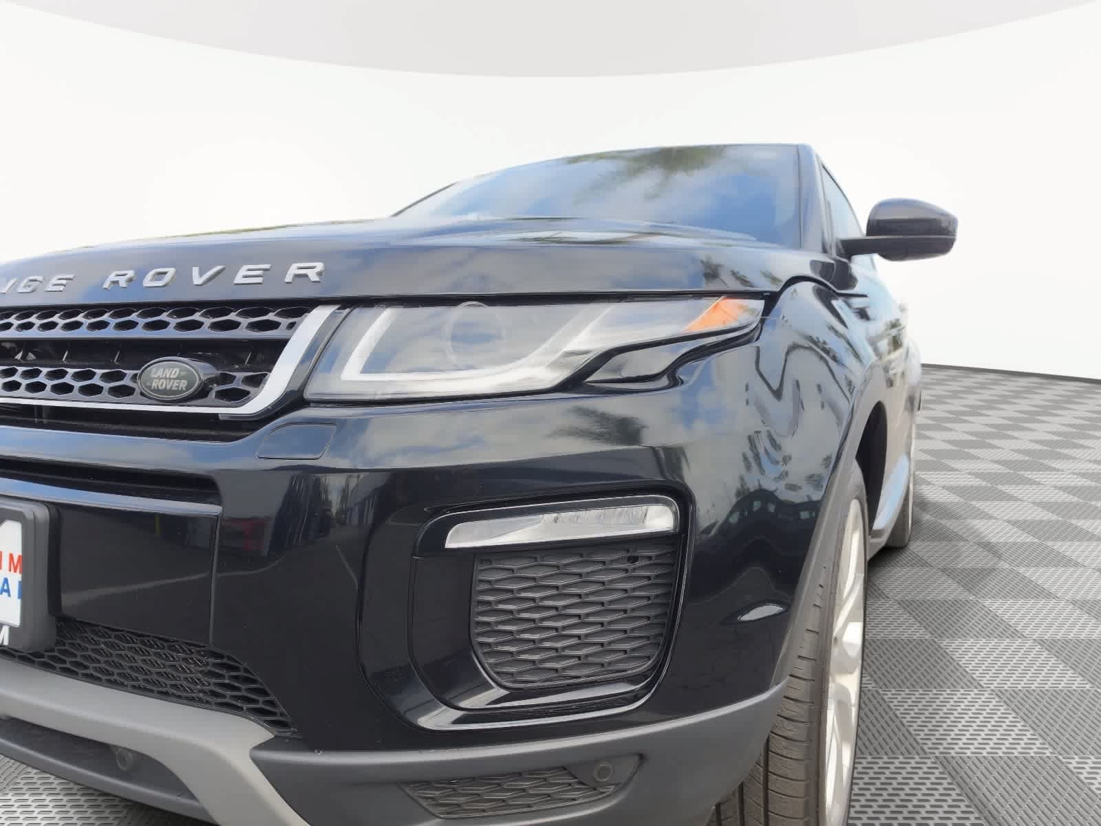 Used 2017 Land Rover Range Rover Evoque SE Premium AWD/4WD image 4
