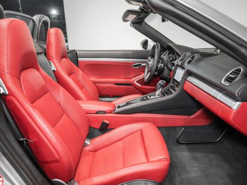 Used 2024 Porsche 718 Boxster GTS RWD image 19