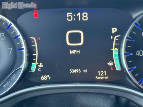 Used 2024 Chrysler Pacifica Touring-L image 26