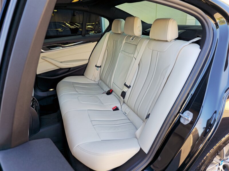 Used 2019 BMW 540i w/ Convenience Package RWD image 28