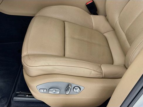 Certified 2025 Porsche Macan AWD/4WD image 13