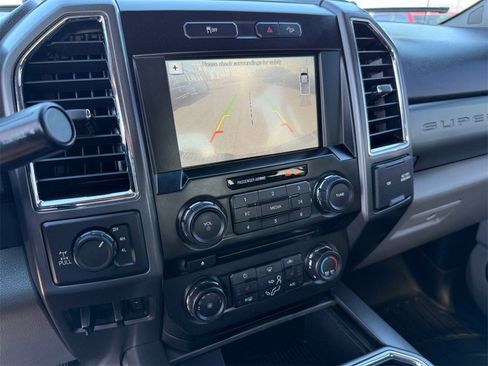 Used 2017 Ford F250 XLT w/ XLT Premium Package image 18