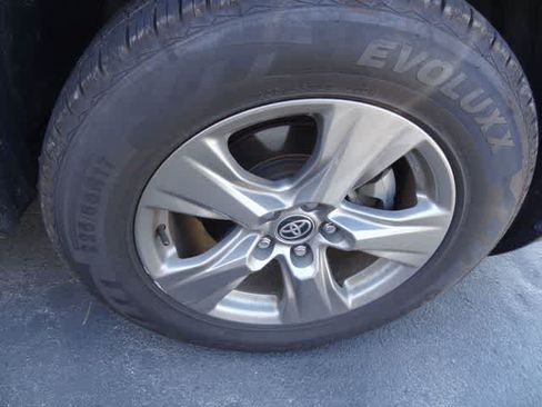 Used 2024 Toyota RAV4 XLE FWD image 11