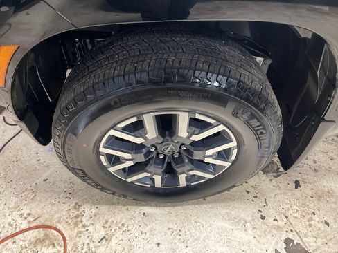 Certified 2025 Nissan Frontier SL AWD/4WD image 13