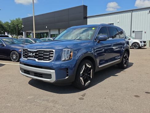Certified 2024 Kia Telluride S FWD image 4
