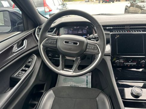 Used 2023 Jeep Grand Cherokee Altitude image 18