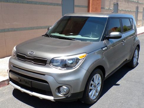 Used 2017 Kia Soul + FWD image 3