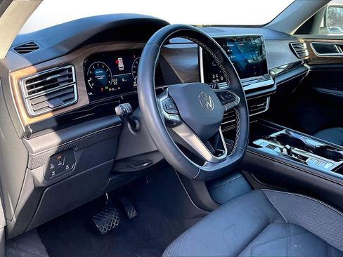 Used 2024 Volkswagen Atlas SE image 18