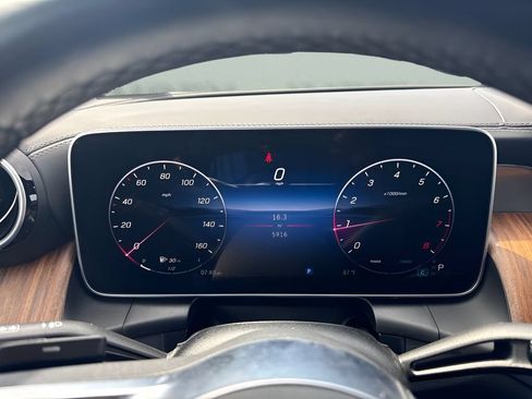 Used 2025 Mercedes-Benz GLC 300 image 13