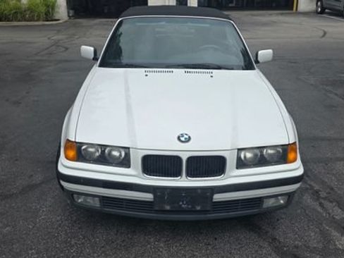 Used 1995 BMW 325i Convertible RWD image 2