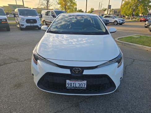 Used 2022 Toyota Corolla LE FWD image 2