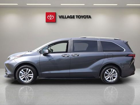 Used 2025 Toyota Sienna Limited FWD image 2