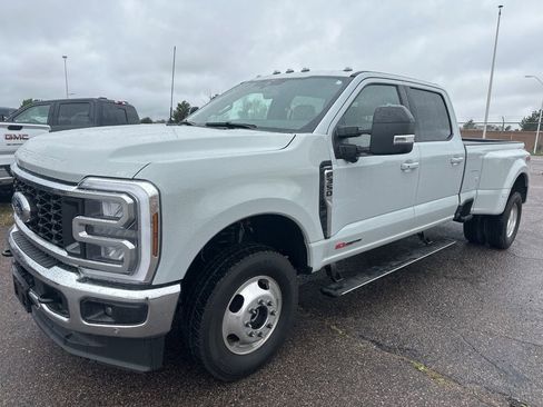 Used 2025 Ford F350 Lariat w/ Lariat Ultimate Package AWD/4WD image 3
