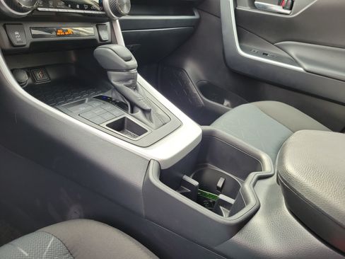 Used 2025 Toyota RAV4 XLE AWD/4WD image 29