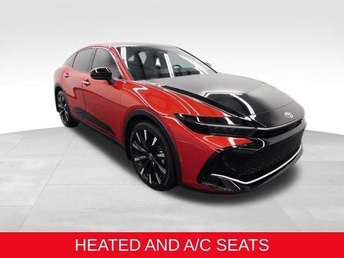 Used 2025 Toyota Crown Platinum image 2