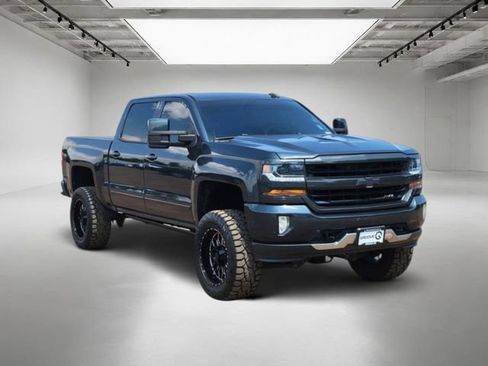 Used 2018 Chevrolet Silverado 1500 LT w/ All Star Edition AWD/4WD image 8
