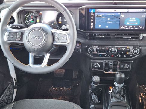 Used 2024 Jeep Wrangler Unlimited Sahara w/ Technology Group AWD/4WD image 38