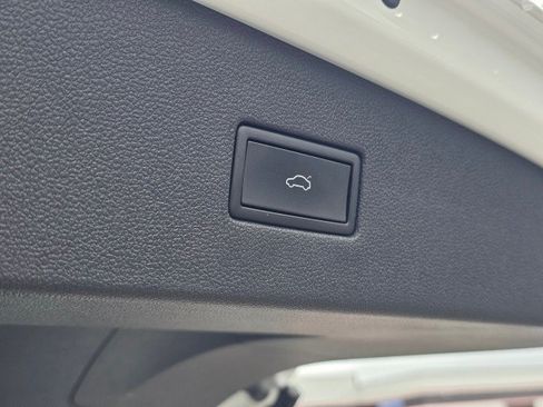 Certified 2022 Volkswagen Tiguan SE AWD/4WD image 19