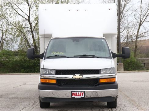 Used 2021 Chevrolet Express 4500 Extended w/ Power Convenience Package RWD image 3
