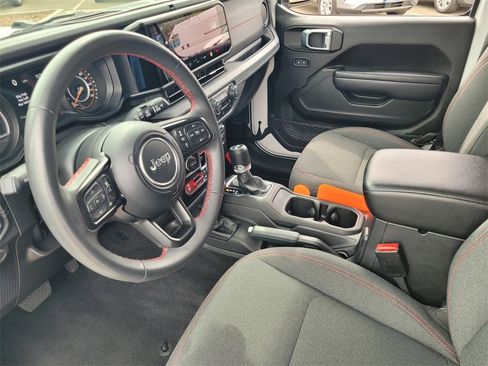 Used 2024 Jeep Wrangler Unlimited Rubicon image 18