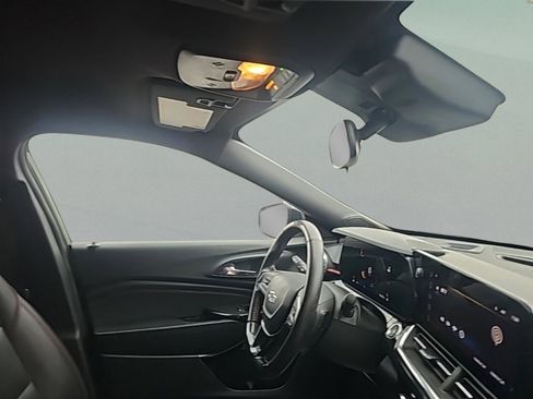 Used 2024 Chevrolet Trax RS w/ Driver Confidence Package image 32