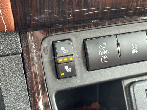 Used 2016 Chevrolet Traverse LT AWD/4WD image 18
