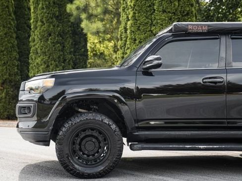 Used 2018 Toyota 4Runner Limited AWD/4WD image 10