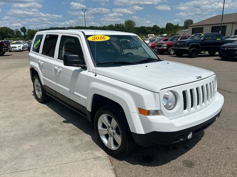 Used 2016 Jeep Patriot Latitude AWD/4WD image 3