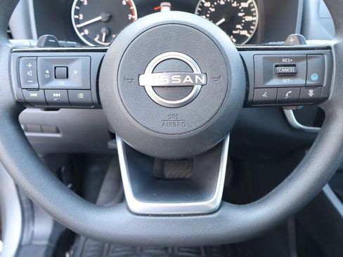 Used 2023 Nissan Rogue SV FWD image 11