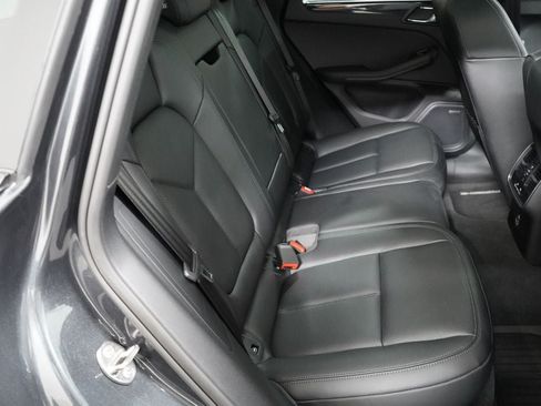 Used 2024 Porsche Macan AWD/4WD image 30