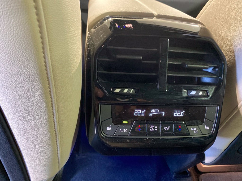 Used 2024 BMW iX xDrive50 w/ Premium Package AWD/4WD image 13