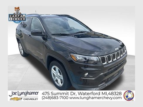 Used 2023 Jeep Compass Latitude w/ Convenience Group AWD/4WD image 1