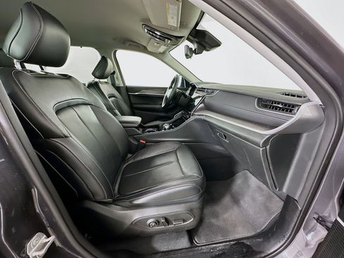 Used 2022 Jeep Grand Cherokee L Limited w/ Luxury Tech Group II image 32